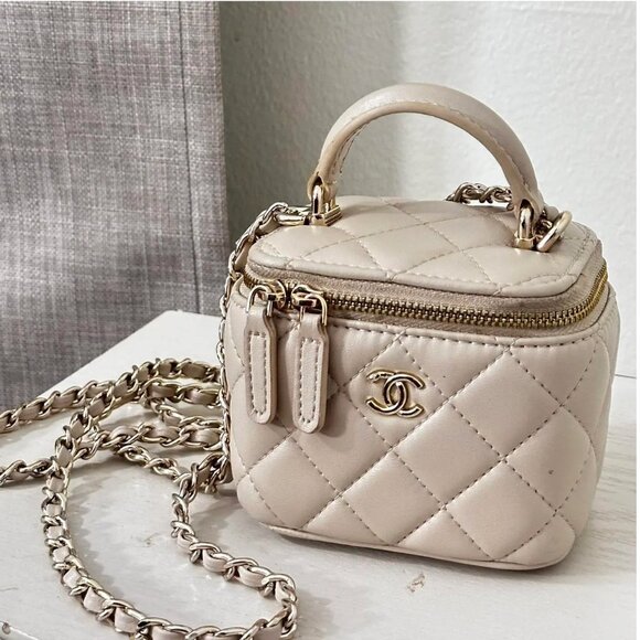 Chanel Handbag - Picture 2 of 5